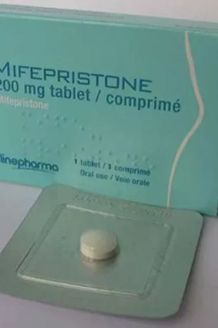 一名男子在孕妇的果汁中掺入堕胎药，迫使她